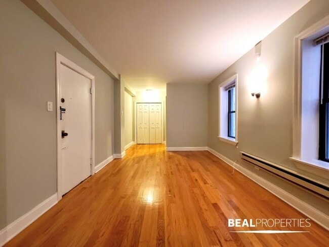 Building Photo - 0 bedroom in CHICAGO IL 60610