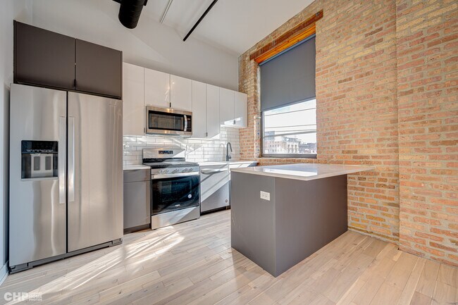 Foto del edificio - 213 N Racine Ave