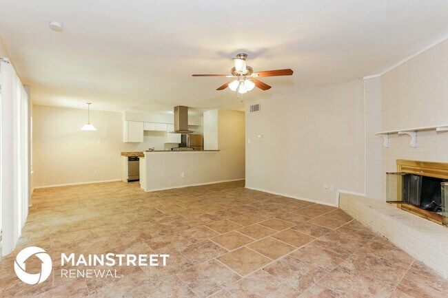 Foto del edificio - 817 Sandalwood Ln