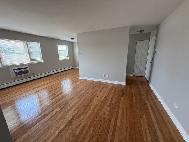 Building Photo - 3001 N Thatcher Ave