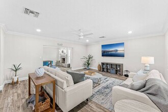 Building Photo - 1109 Seminole Dr