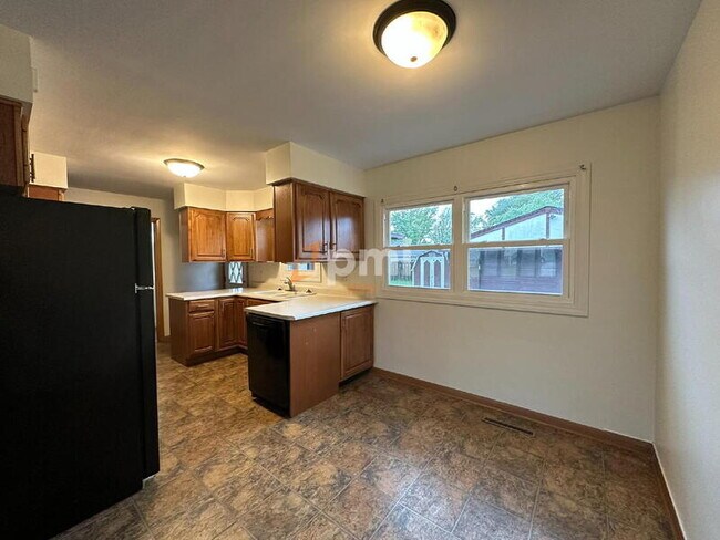 Foto del edificio - 8136 Grace Pl