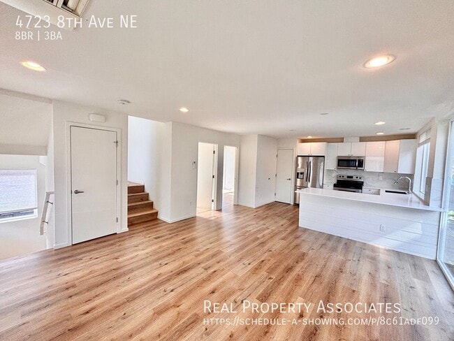 Building Photo - 4723 8th Ave NE