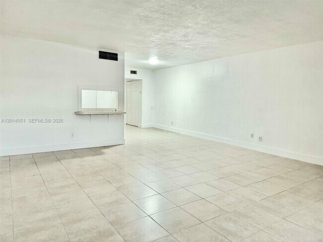 Foto del edificio - 1855 NE 121st St