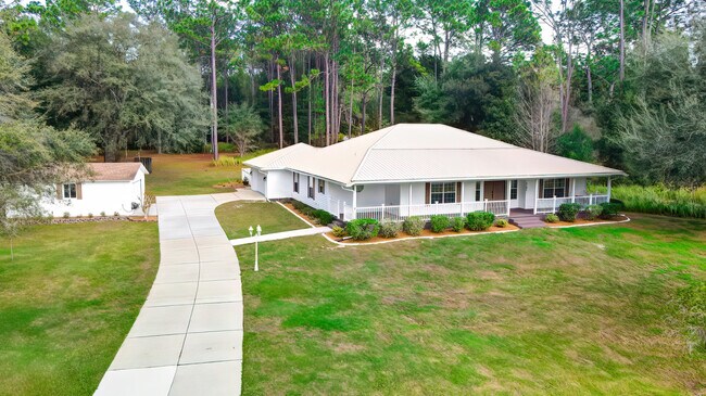 Building Photo - 2195 W Huntington Dr