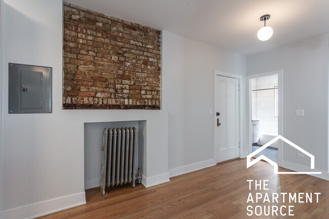 Building Photo - 4011 N Lowell Ave