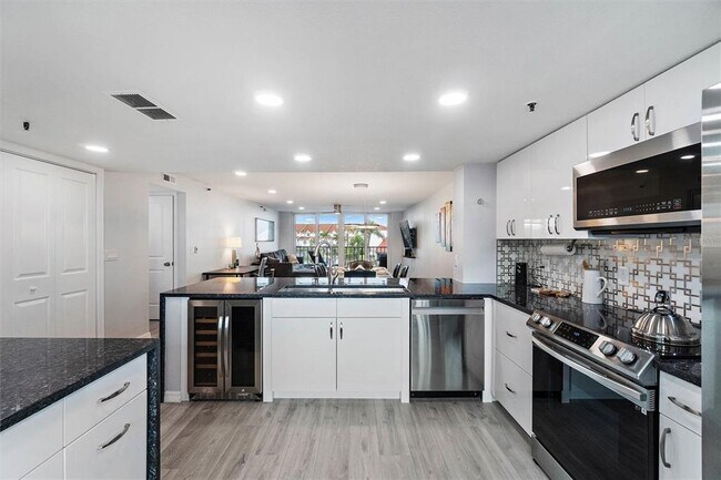 Foto del edificio - 19111 Vista Bay Dr