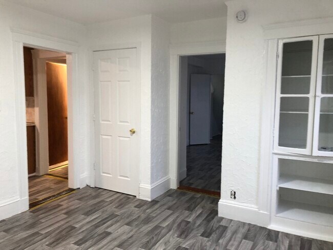 Building Photo - 14 K K Terrace