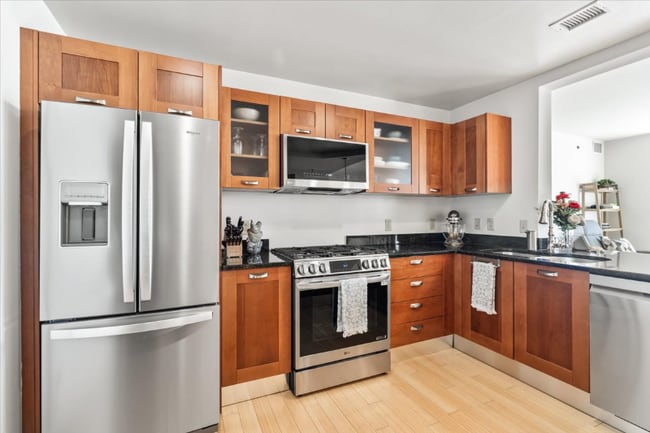 Building Photo - 5750 Bou Ave