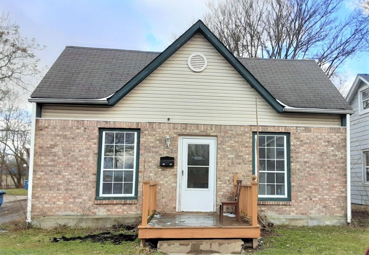 Primary Photo - Spacious 3 bedroom home on Indy's west side!