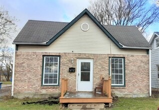 Building Photo - 1342 W Lee St