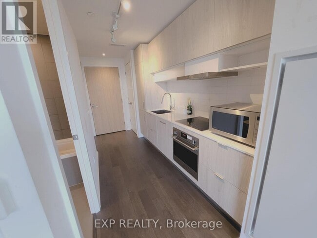 Building Photo - 5-3115 Soudan Ave