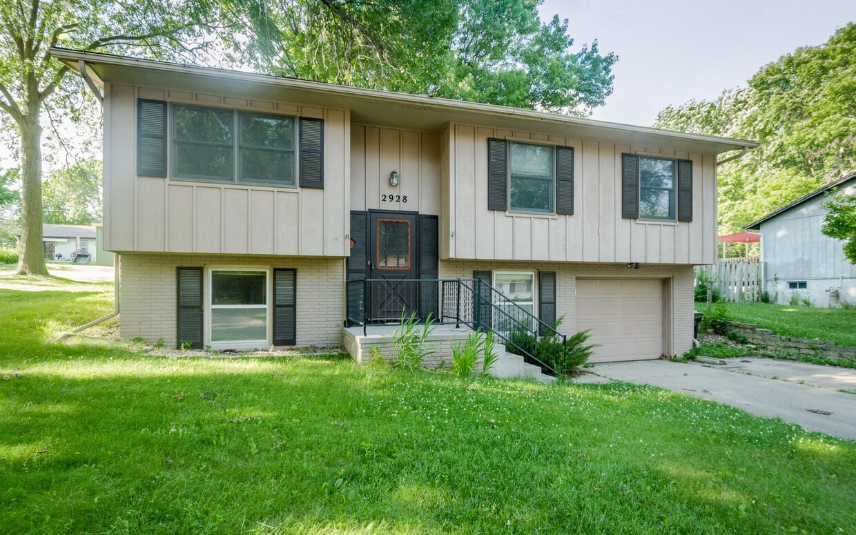 Primary Photo - 2928 Radcliffe Ave