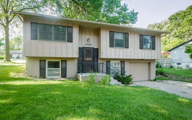 Building Photo - 2928 Radcliffe Ave