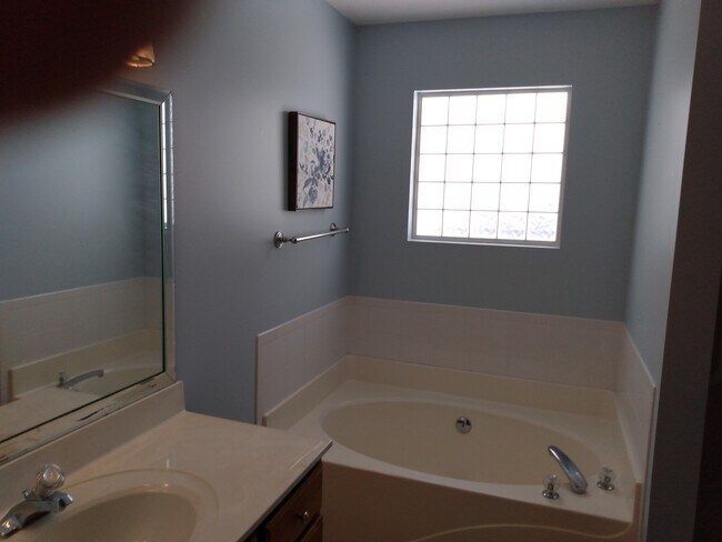 Building Photo - 3221 Mountain Spring Way