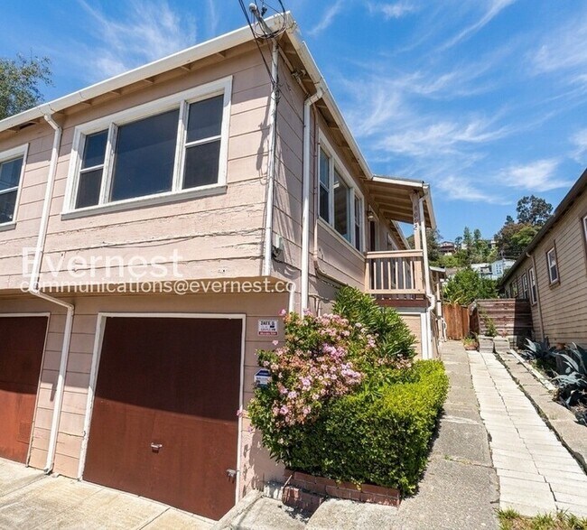 Foto del edificio - 6618 Laird Ave