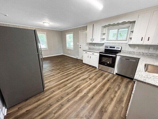Building Photo - 5120 Dogwood Pl