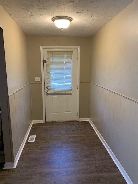 Building Photo - PENDING-Spacious Ranch in Warren Township!
