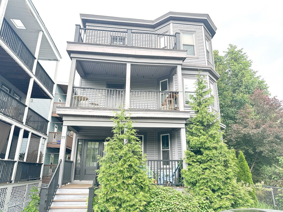 Primary Photo - 77 Torrey St