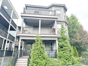 Building Photo - 77 Torrey St