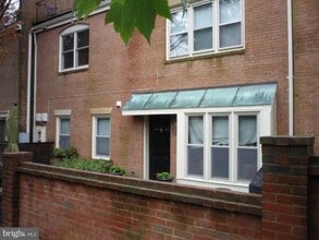 Building Photo - 2540 Fairfax Dr