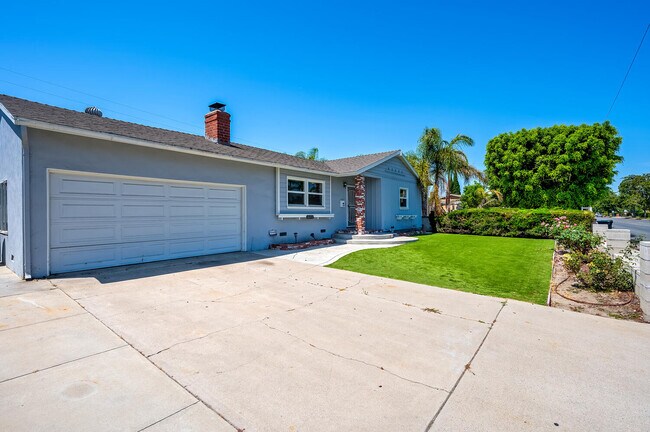 Building Photo - 12272 Orangewood Ave