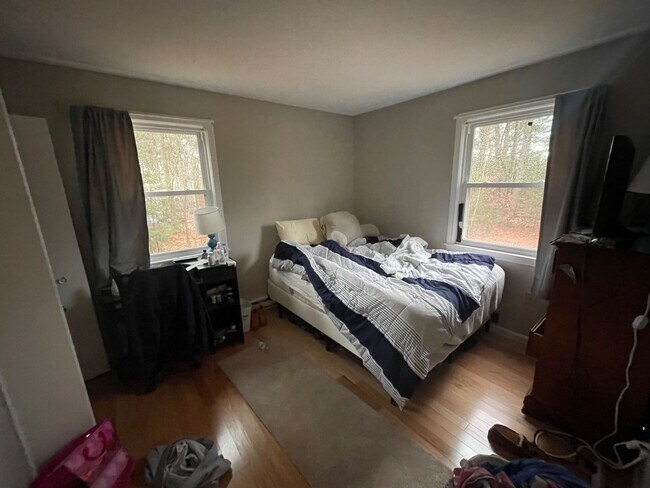 bedroom - 9 Edge Hill Rd