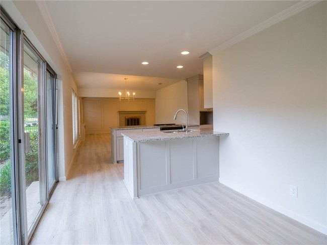 Building Photo - 9706 Summerhill Ln