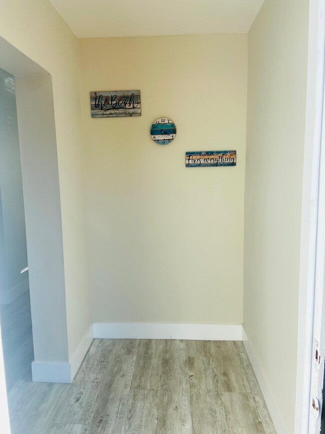 Building Photo - 615 NE 2nd Ave