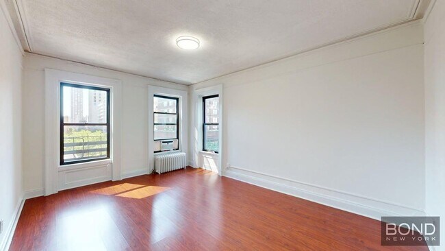 Building Photo - 171 E 88th St