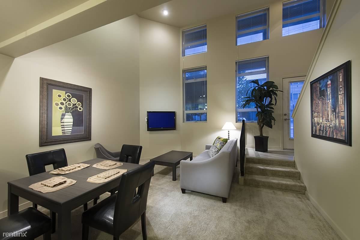 Foto principal - 4348 9th Ave NE