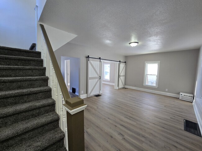 Building Photo - 827 Dawson St