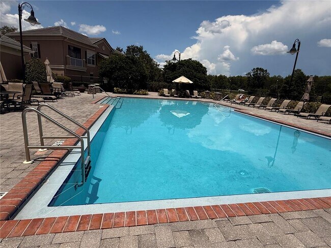 Foto del edificio - 14226 Fredricksburg Dr