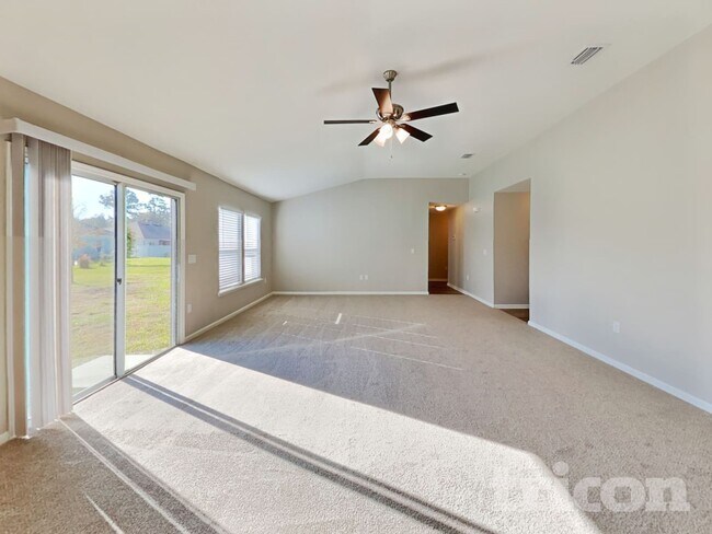Foto del edificio - 8287 Fouraker Forest Rd