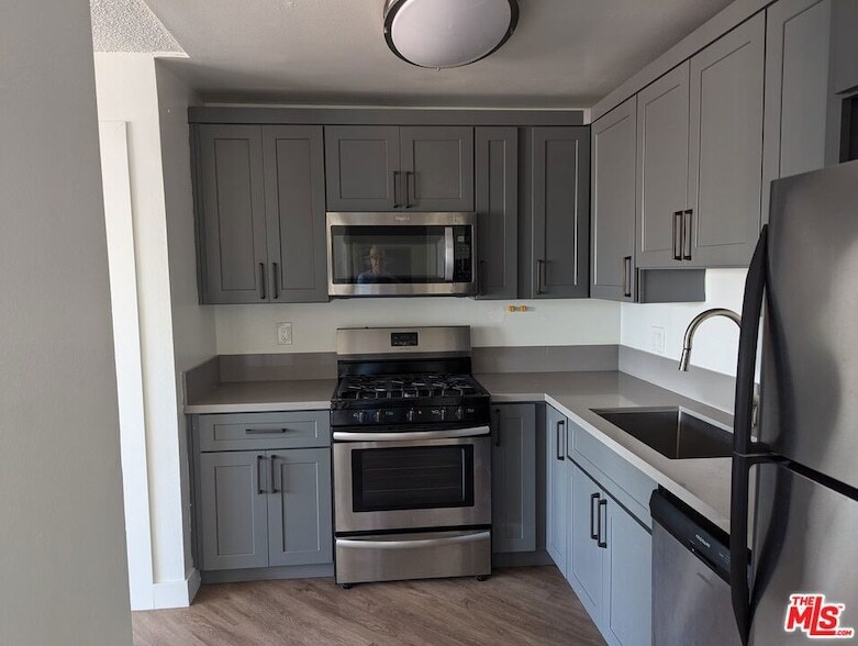 Foto principal - 310 S Kenmore Ave