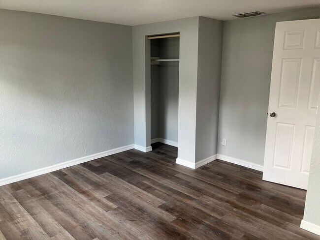 Foto del edificio - HUGE 3BR+ Den/1BA Zephyrhills Home, Granit...