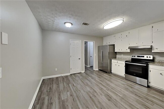 Foto del edificio - 5051 Sugar Creek Dr