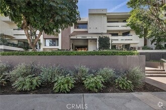 Building Photo - 21650 Burbank Blvd