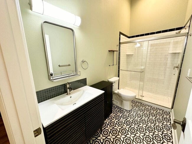 Foto del edificio - Modern Living with a Touch of Historic Charm