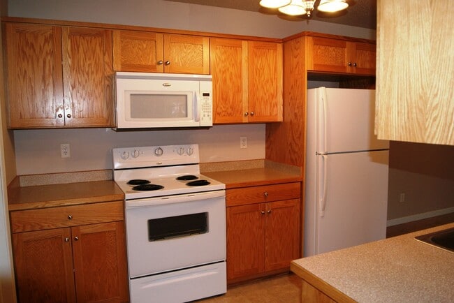 Building Photo - Westport Beach Townhomes 2 and 3 Bedrooms