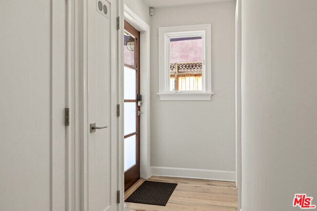 Foto del edificio - 2421 Creston Way