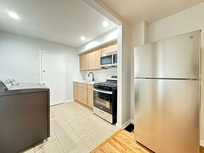 Foto del edificio - 538 E Queen Ln