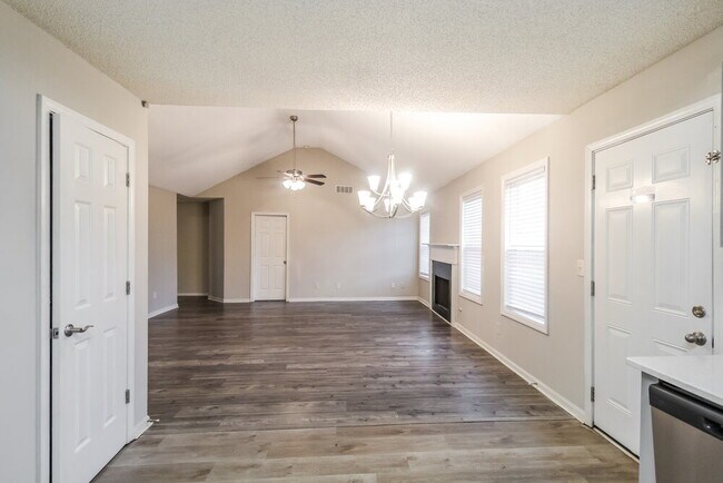 Building Photo - 2404 Rambling Way