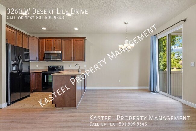 Foto del edificio - 3260 W Desert Lily Dr