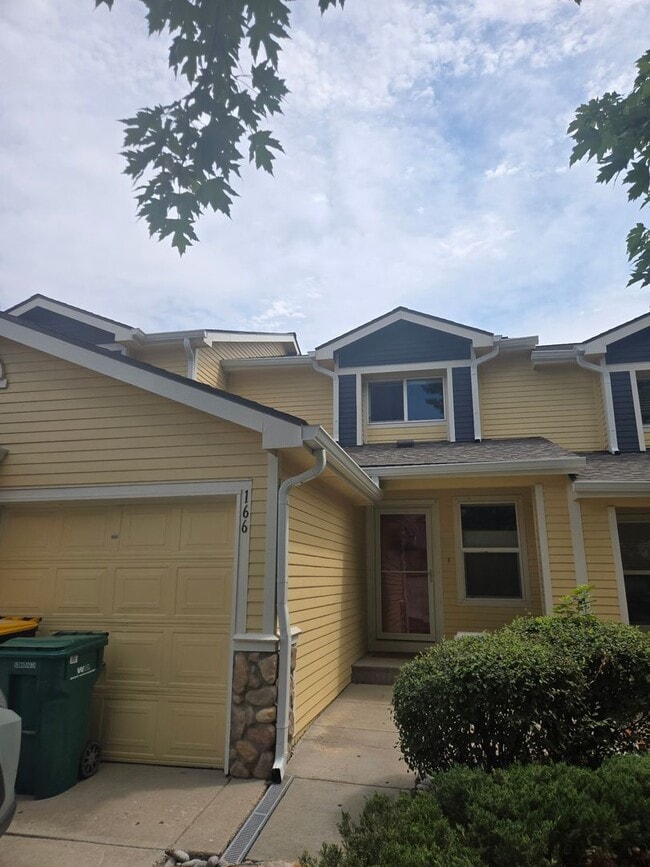Updated 3BR Townhouse with Garage Availabl... - Updated 3BR Townhouse with Garage Availabl...