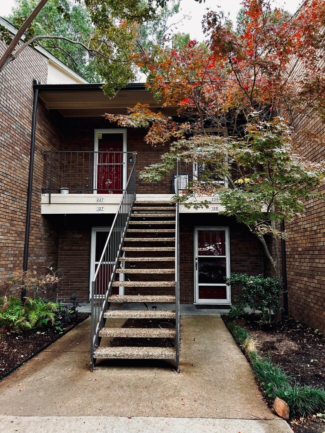 2505 Wedglea Dr, Dallas, TX 75211 Condo for Rent in Dallas, TX