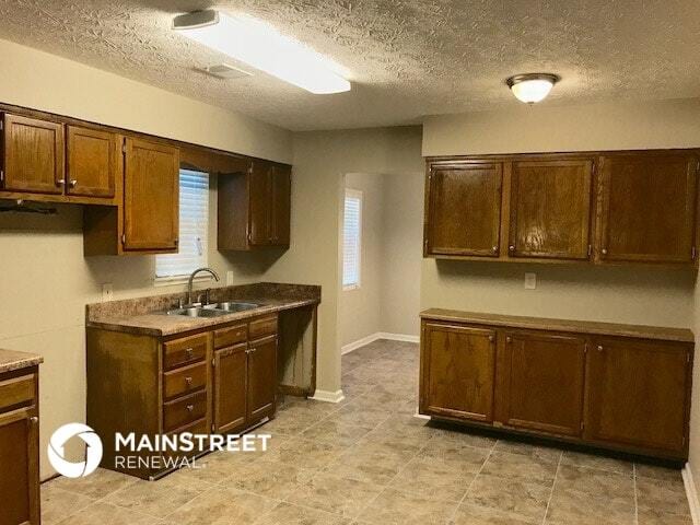 Foto del edificio - 284 Independence Dr