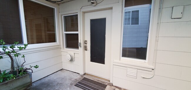 Building Photo - 371 Chestnut St