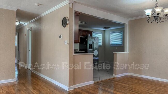 Foto del edificio - 1346 Tallwood St