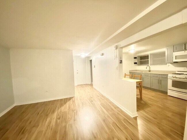 Foto del edificio - 6231 W Montrose Ave